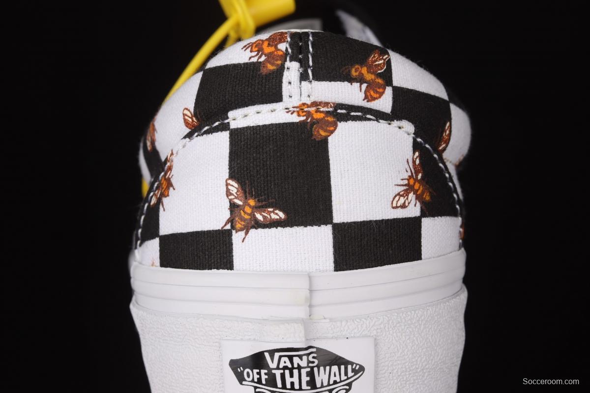 Vans Slip-On big black and white checkerboard small bee printed low-top canvas shoes VN0A33TB9EH