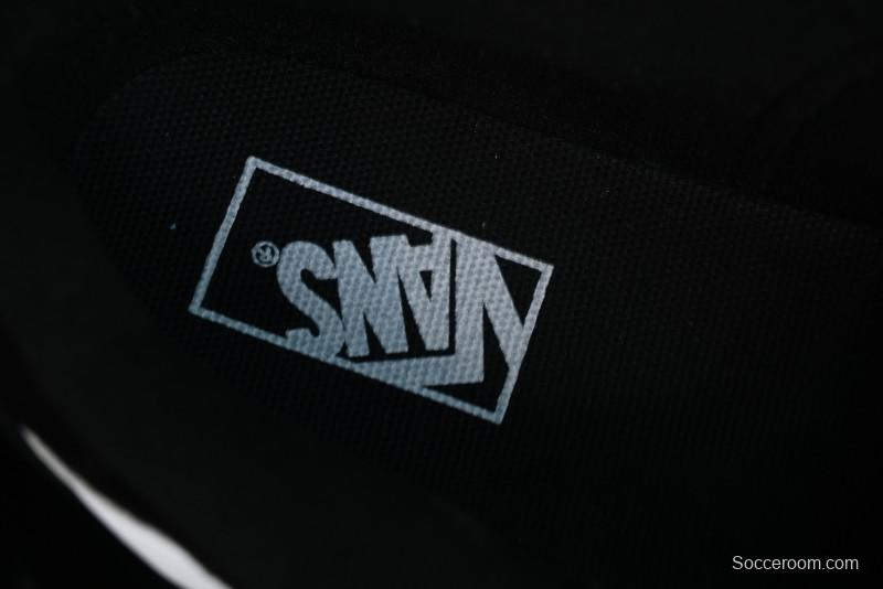 Vans Classics Knu Skool Retro Skate Shoes with Enlarged Toe and Thickened Tongue - VN0009QCWBL