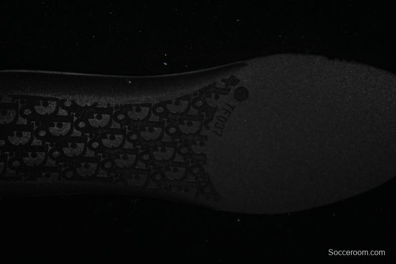 Dior B30 Sneakers with Reflective CD30 Logo and Lightweight Rubber Sole - CD30