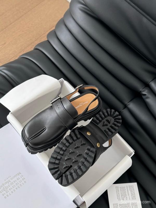 2025 Women MM6 Black Leather Sandals Tabi KFY00310