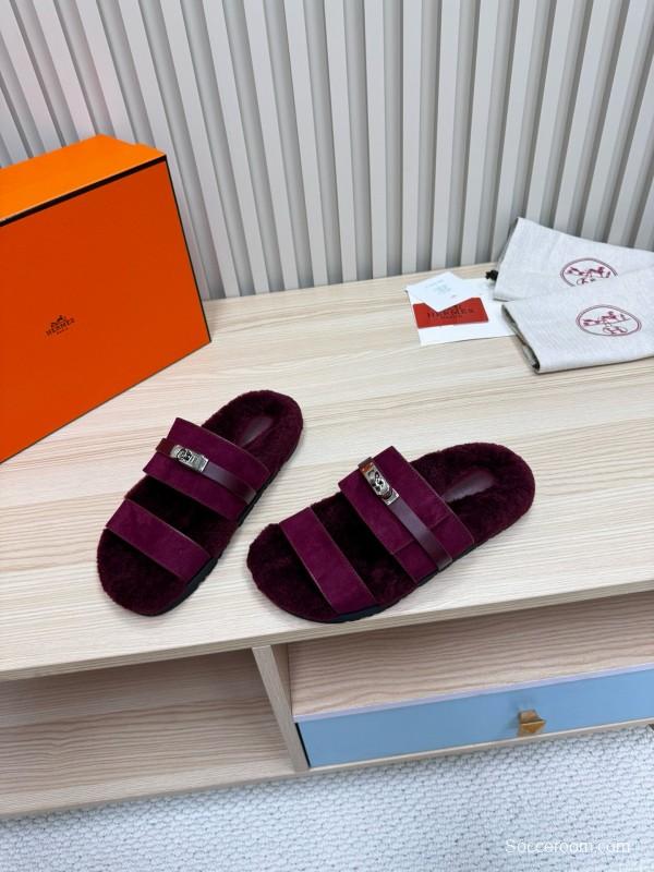 2024 Slippers Hermès Burgundy Shearling Sandals 