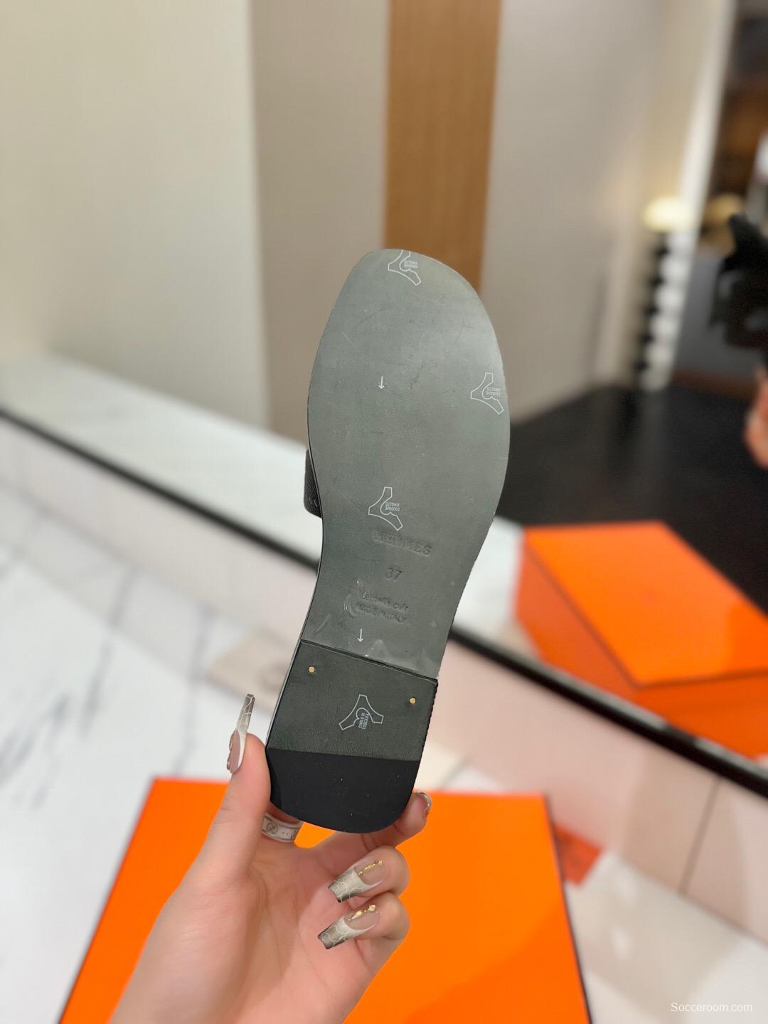 2025 Women Hermès Black Leather Slippers