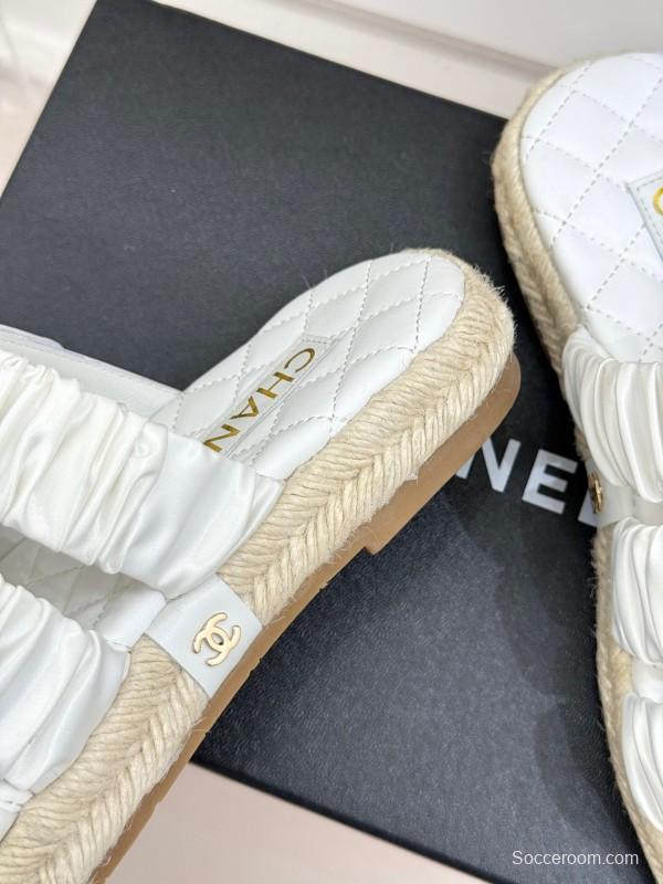 2025 Women Chanel White Leather Slippers KFY00230
