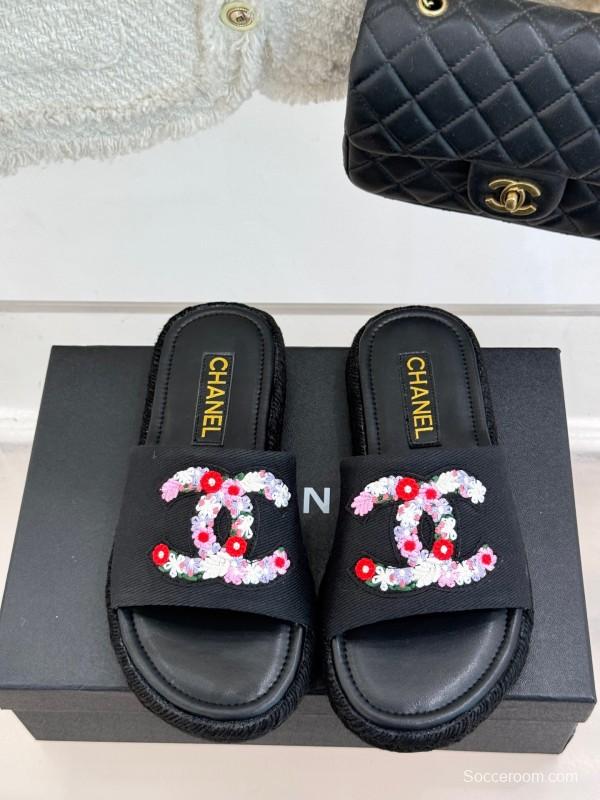 2025 Slippers Chanel Black Embroidered Fabric Slippers