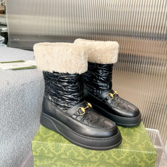 2024 Women Gucci Black Sheepskin Snow Boots Metallic Hardware MJ00420