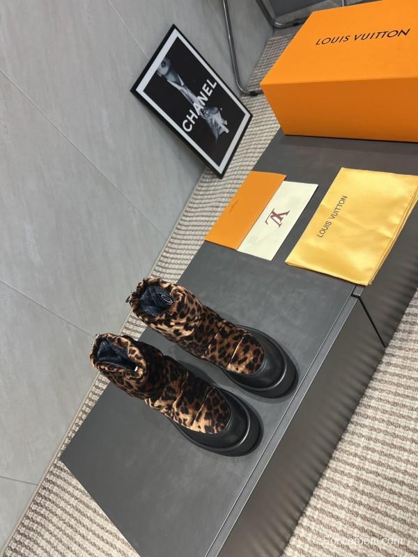 Louis Vuitton Fall/Winter 2025 Snow Boots with Round Toe and Thick Sole - KFY00310